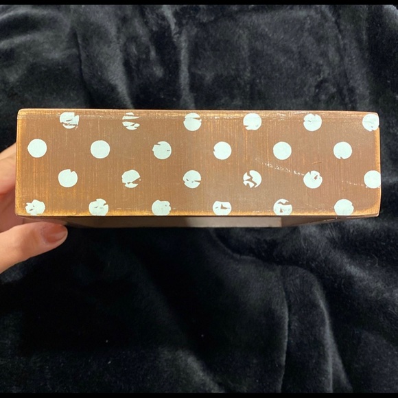 Decor - Picture 5 of 6